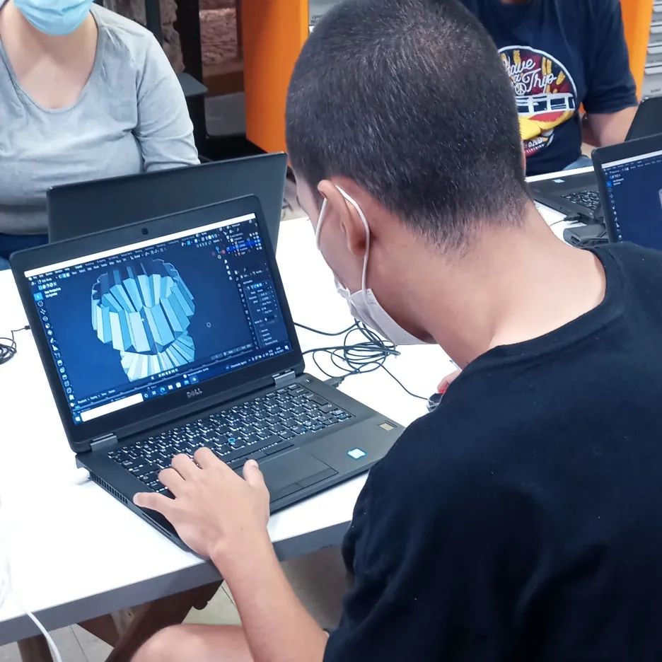 Curso de Desenvolvimento 3D com Software Livre Blender Tecnologias e Artes