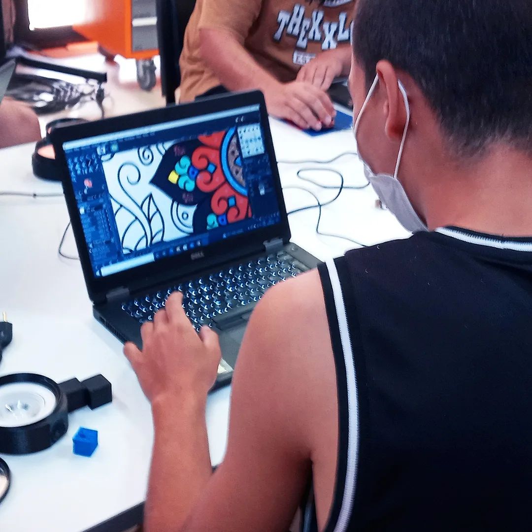 Oficina Luminária 3D Personalizada - Tecnologias e Artes